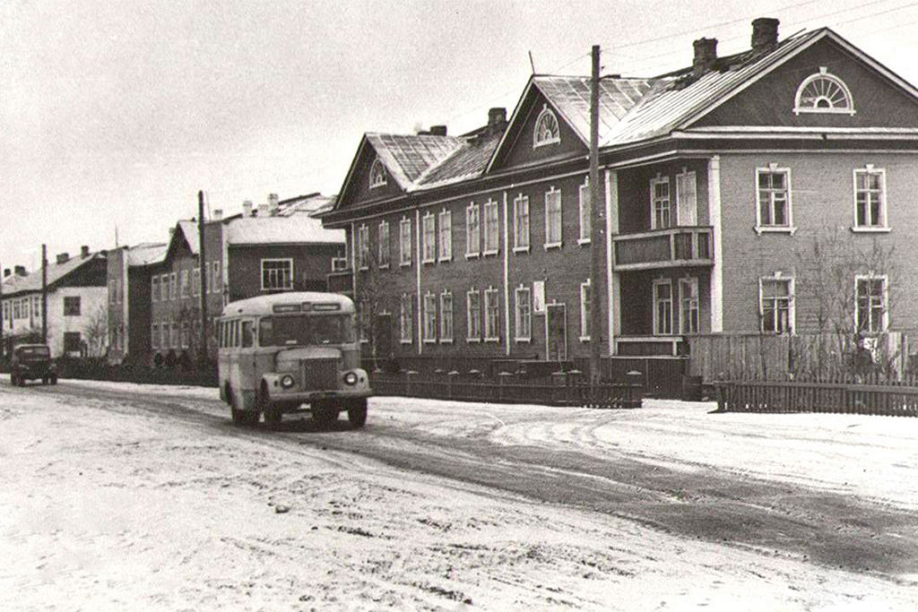 Центральная улица города. 1960-е годы.